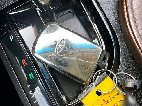 Used 2015 Toyota Avalon XLE image 14