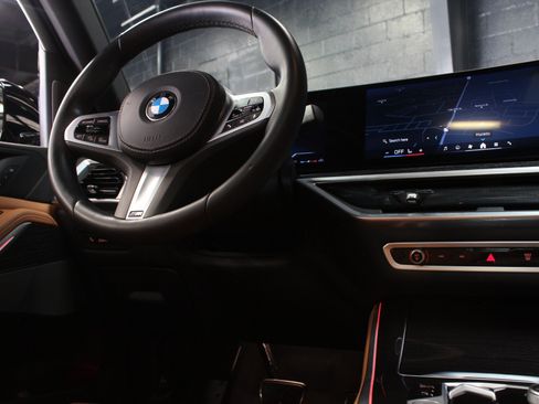 Used 2025 BMW X5 sDrive40i w/ M Sport Package RWD image 39