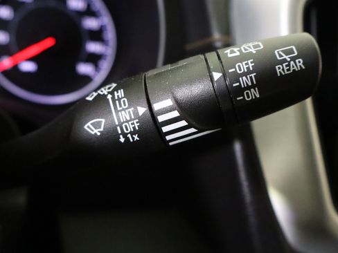 Used 2024 GMC Terrain SLT image 31