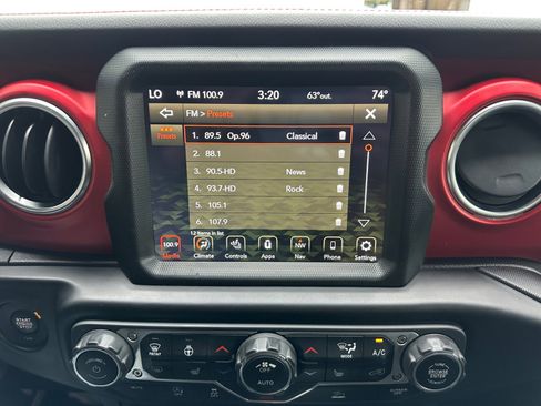 Used 2021 Jeep Gladiator Rubicon AWD/4WD image 16