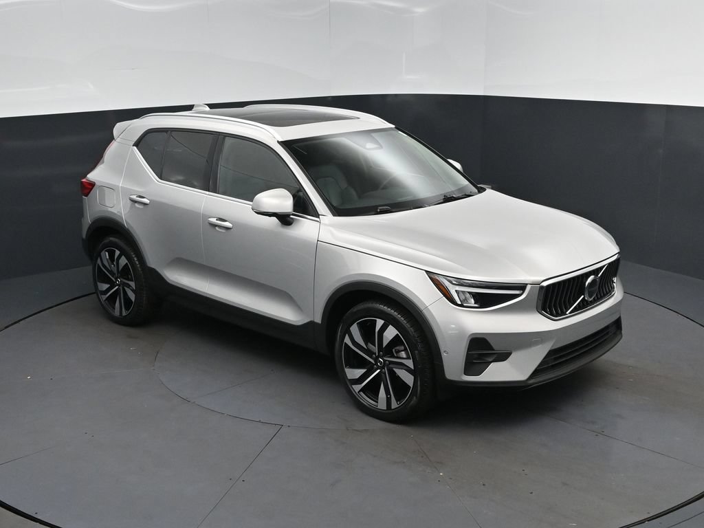 Used 2025 Volvo XC40 B5 Plus AWD/4WD image 36