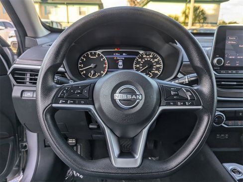 Used 2024 Nissan Altima 2.5 SV image 21