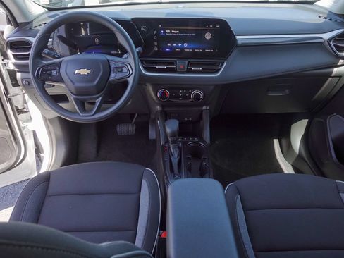 Used 2025 Chevrolet TrailBlazer LS w/ LS Convenience Package FWD image 12