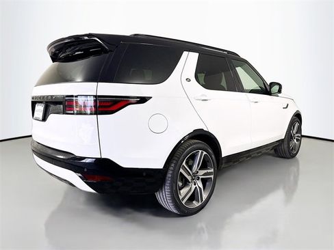 New 2026 Land Rover Discovery Dynamic SE image 5