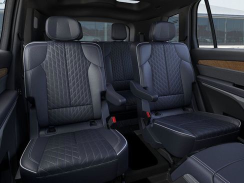 New 2026 Cadillac Vistiq Premium Luxury w/ LPO, Floor Liner Package image 18