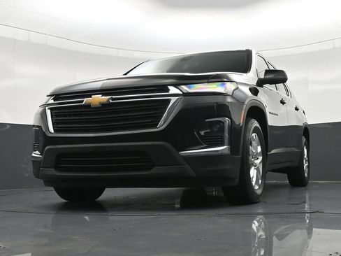 Used 2023 Chevrolet Traverse LS FWD image 35