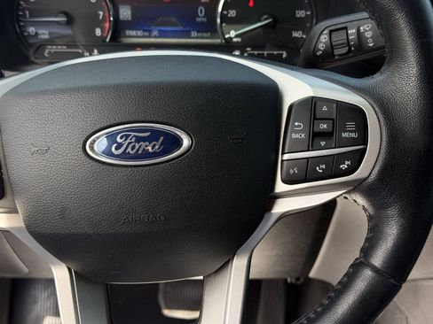 Used 2021 Ford Explorer Limited w/ Equipment Group 301A AWD/4WD image 18