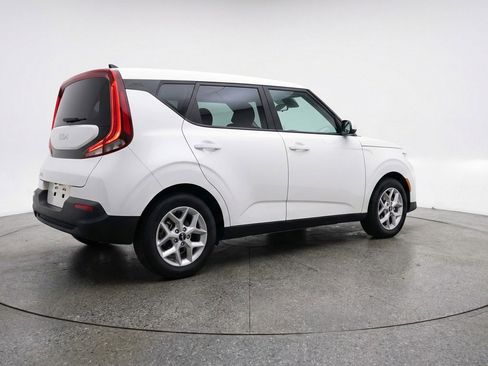 Used 2025 Kia Soul LX w/ LX Technology Package FWD image 9