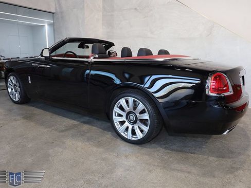 Used 2017 Rolls-Royce Dawn RWD image 44