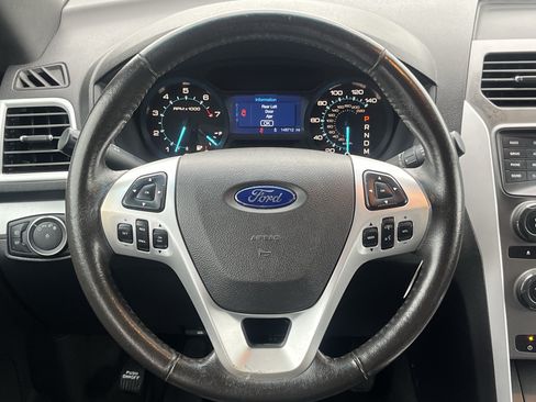 Used 2015 Ford Explorer XLT FWD image 17