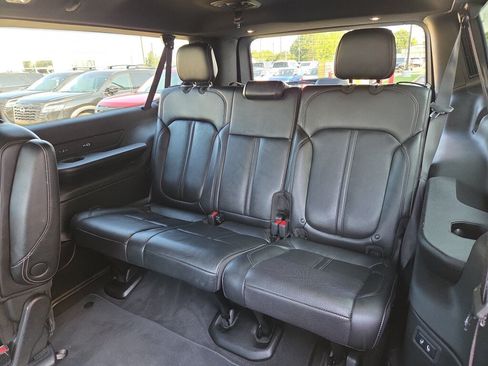 Used 2024 Jeep Wagoneer L Series II w/ Flexible Seating Group RWD image 12