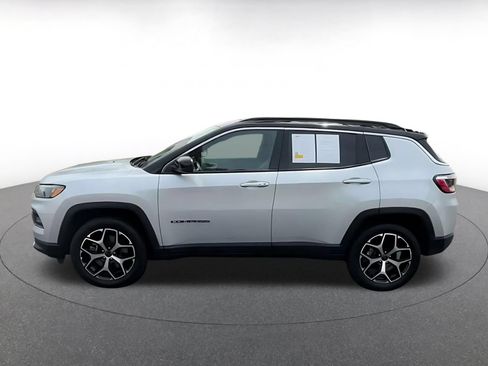 Used 2025 Jeep Compass Limited AWD/4WD image 9