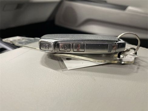 Used 2024 Kia Carnival LX image 31