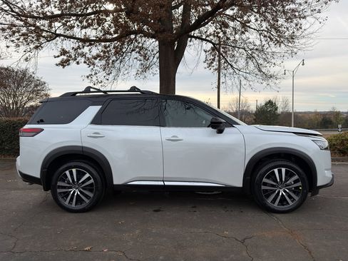 New 2025 Nissan Pathfinder Platinum w/ Cargo Package image 8
