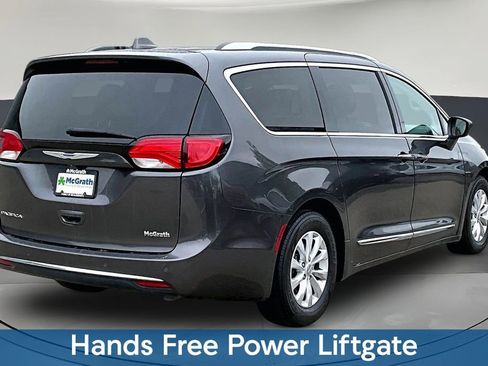 Used 2018 Chrysler Pacifica Touring-L Plus FWD image 7
