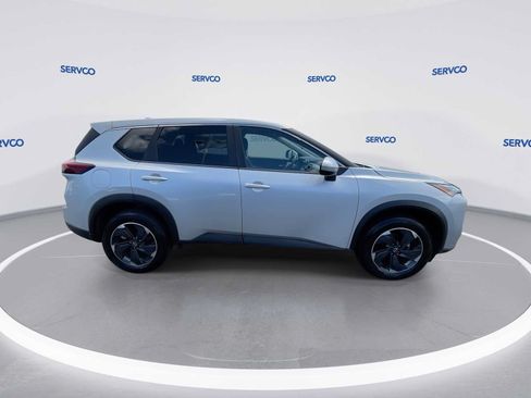 Used 2024 Nissan Rogue SV AWD/4WD image 9