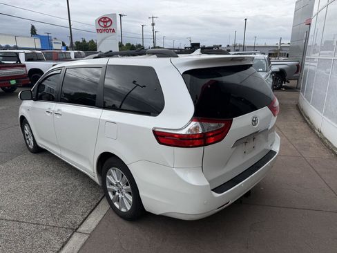 Used 2017 Toyota Sienna Limited Premium AWD/4WD image 4