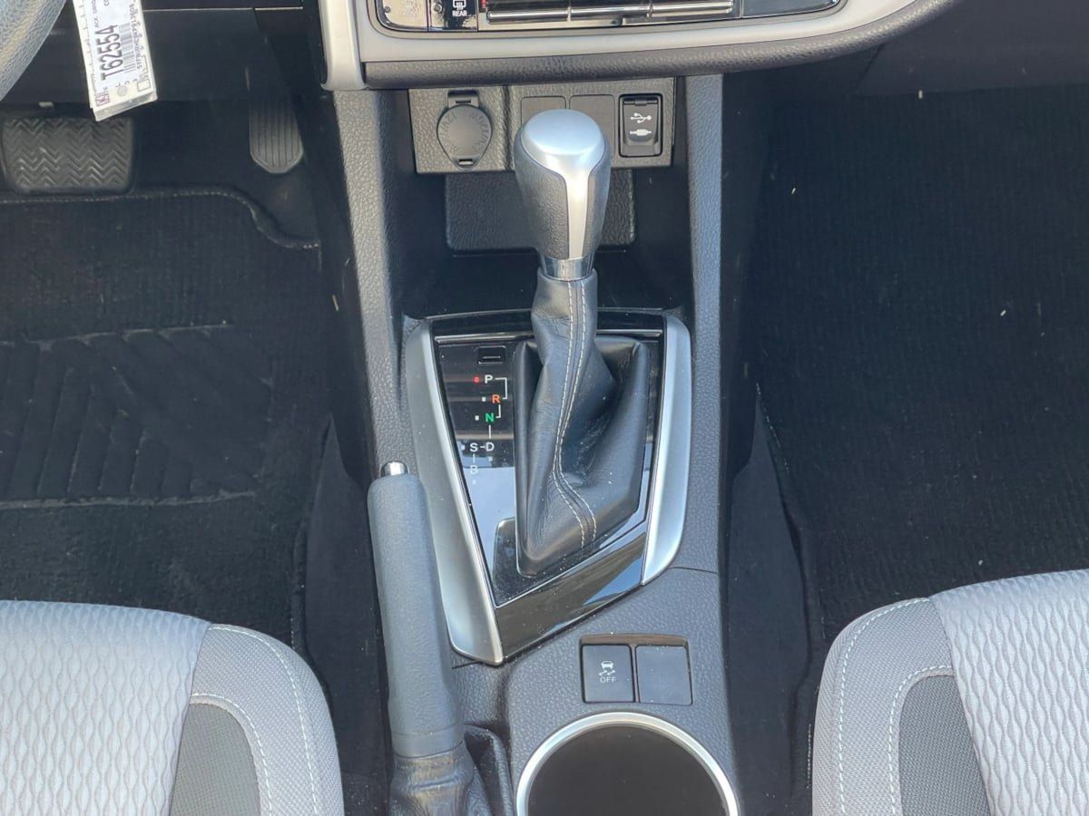 Used 2019 Toyota Corolla LE w/ Carpet Mat Package (TMS) FWD image 28