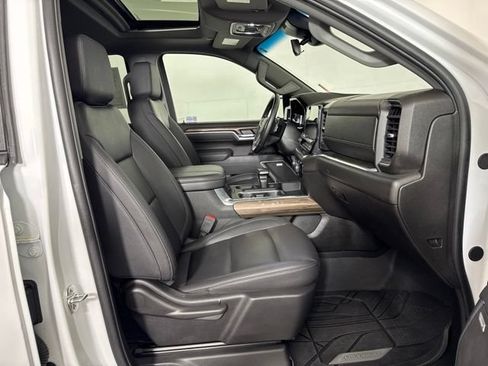 Used 2025 Chevrolet Silverado 1500 RST w/ Redline Edition AWD/4WD image 4