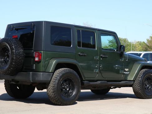 Used 2008 Jeep Wrangler Unlimited Sahara w/ Dual Top Group AWD/4WD image 9