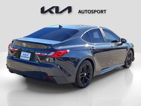 Used 2025 Toyota Camry SE image 5