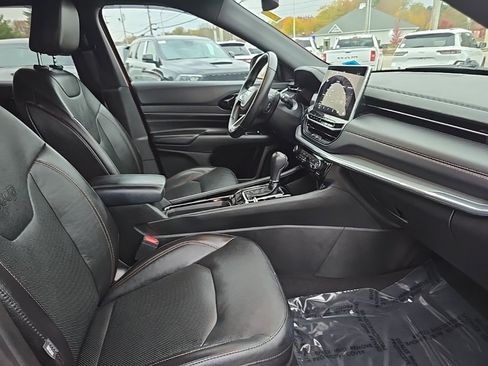 Certified 2022 Jeep Compass Limited image 11