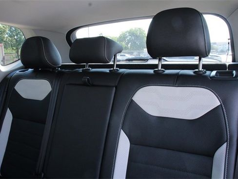 New 2025 Volkswagen Taos SEL image 15