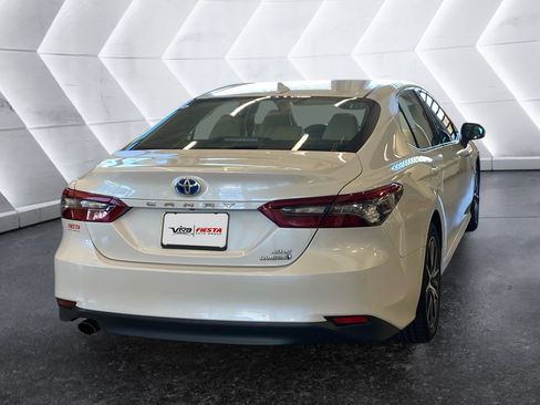 Used 2022 Toyota Camry XLE image 3
