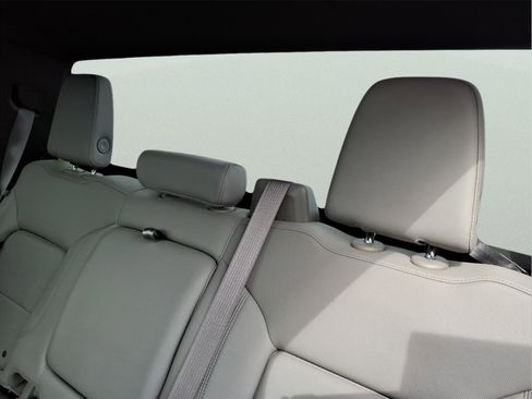 Used 2023 Chevrolet Silverado 1500 LTZ image 12