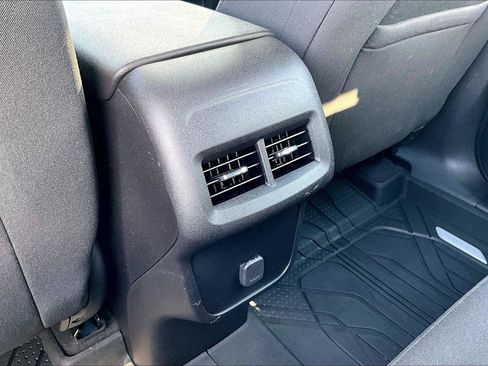 Used 2018 Chevrolet Equinox LS FWD image 32