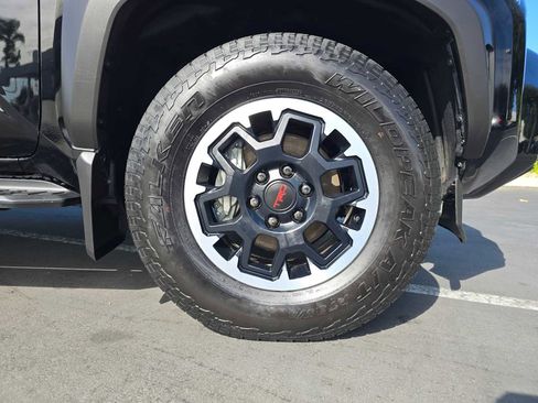 Certified 2025 Toyota 4Runner TRD Off-Road image 9