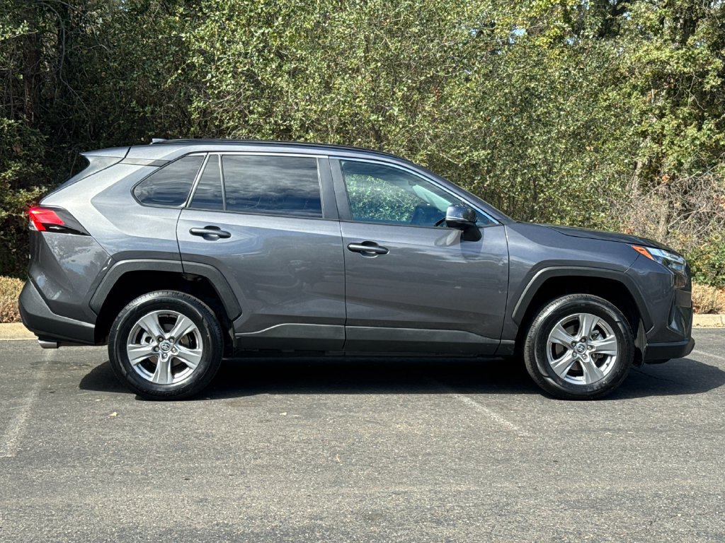 Used 2024 Toyota RAV4 XLE FWD image 4