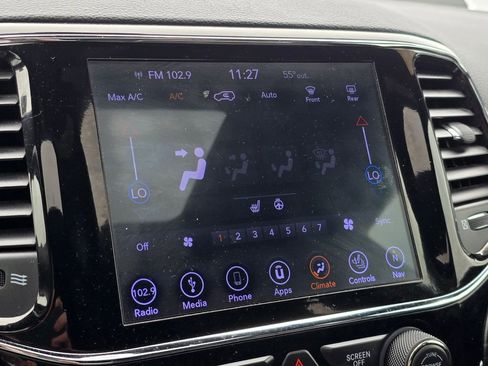 Used 2019 Jeep Grand Cherokee Laredo AWD/4WD image 22