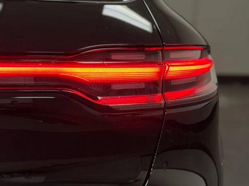 Used 2023 Porsche Macan AWD/4WD image 15