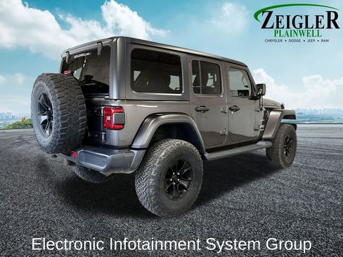 Used 2018 Jeep Wrangler Unlimited Sahara AWD/4WD image 6