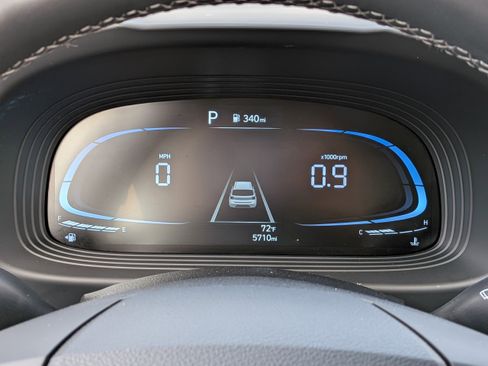 Certified 2025 Hyundai Venue SEL image 25