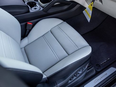 Certified 2025 Porsche Cayenne Coupe image 28