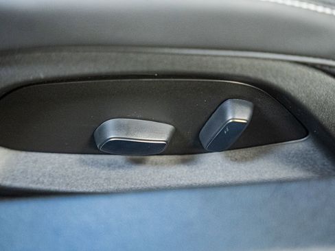 Used 2022 Chevrolet Corvette Stingray Coupe w/ 1LT image 39