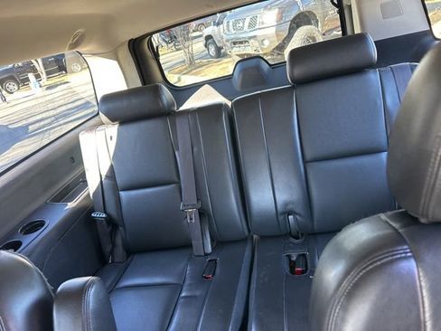 Used 2014 Chevrolet Suburban LTZ image 9