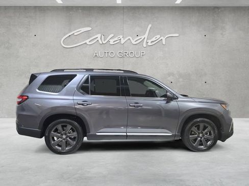 Used 2025 Honda Pilot Touring image 17