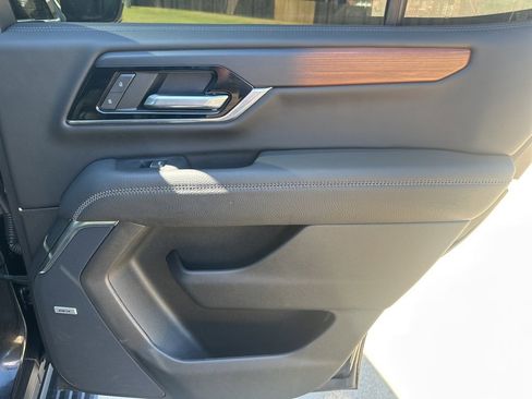 Used 2025 GMC Yukon Denali w/ Denali Reserve Package image 44