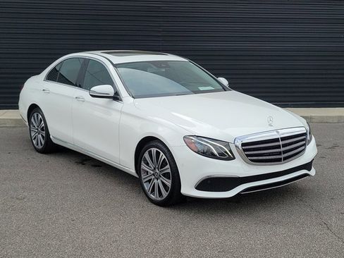 Used 2018 Mercedes-Benz E 400 4MATIC Sedan image 2