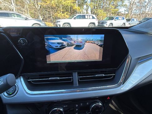 Used 2025 Chevrolet Trax LT w/ Driver Confidence Package image 31