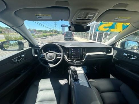 Used 2025 Volvo XC60 B5 Plus AWD/4WD image 19