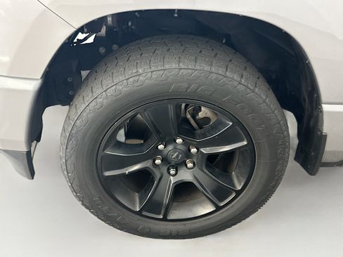 Used 2020 RAM 1500 Big Horn AWD/4WD image 11