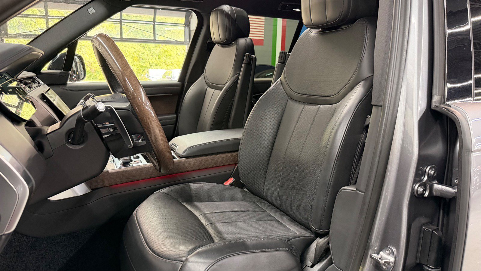 Used 2023 Land Rover Range Rover SE AWD/4WD image 32