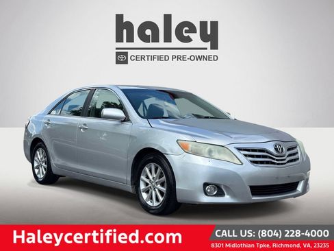 Used 2011 Toyota Camry XLE w/ SE/XLE Extra-Value Pkg FWD image 1