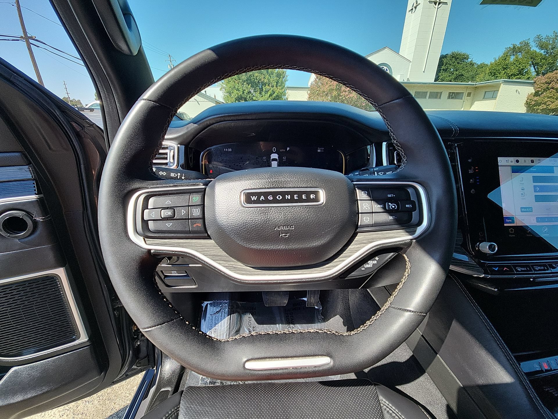 Used 2022 Jeep Wagoneer Series III w/ Premium Group I AWD/4WD image 11