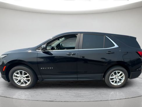 Used 2022 Chevrolet Equinox LT w/ Driver Convenience Package AWD/4WD image 12