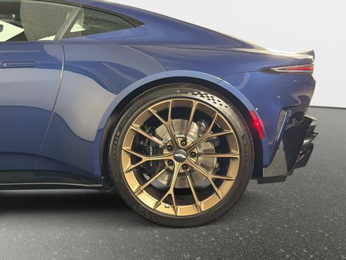 Used 2025 Aston Martin V8 Vantage Coupe RWD image 15